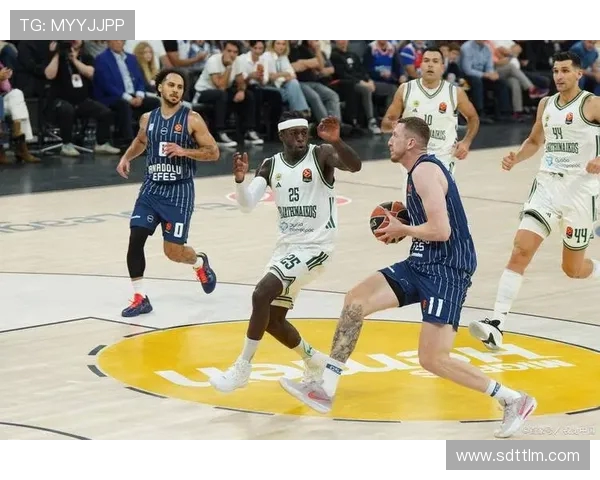 原创火箭内线告急！战独行侠亚当斯轮休申京生病，31岁卡佩拉临危受命